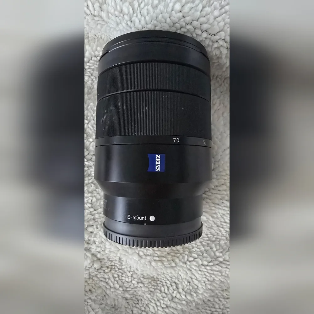 Sony Zeiss Vario-Tessar T* FE 24-70mm f/4 Lens